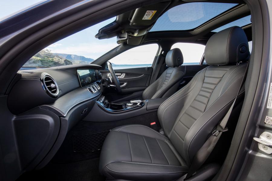 Интерьер Mercedes-Benz E220 d AMG Line 2016 года  (AU) (фото 3 из 19)